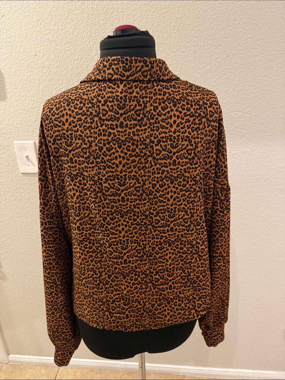 SHEIN CURVE Brown Leopard Print Tie-Front Button Down Shirt - Picture 6 of 7